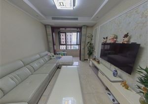 客厅餐厅分明，宽敞，敞亮。户型好 装修好 位置好