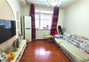 全屋为婚房装修，业主自住，屋内装修保持好