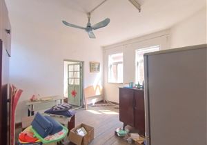 厨房是共用的，但是对方家里不住人，所以是自己用