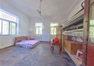 劝业场小学附件，一室大空间，采光好，适合居住。